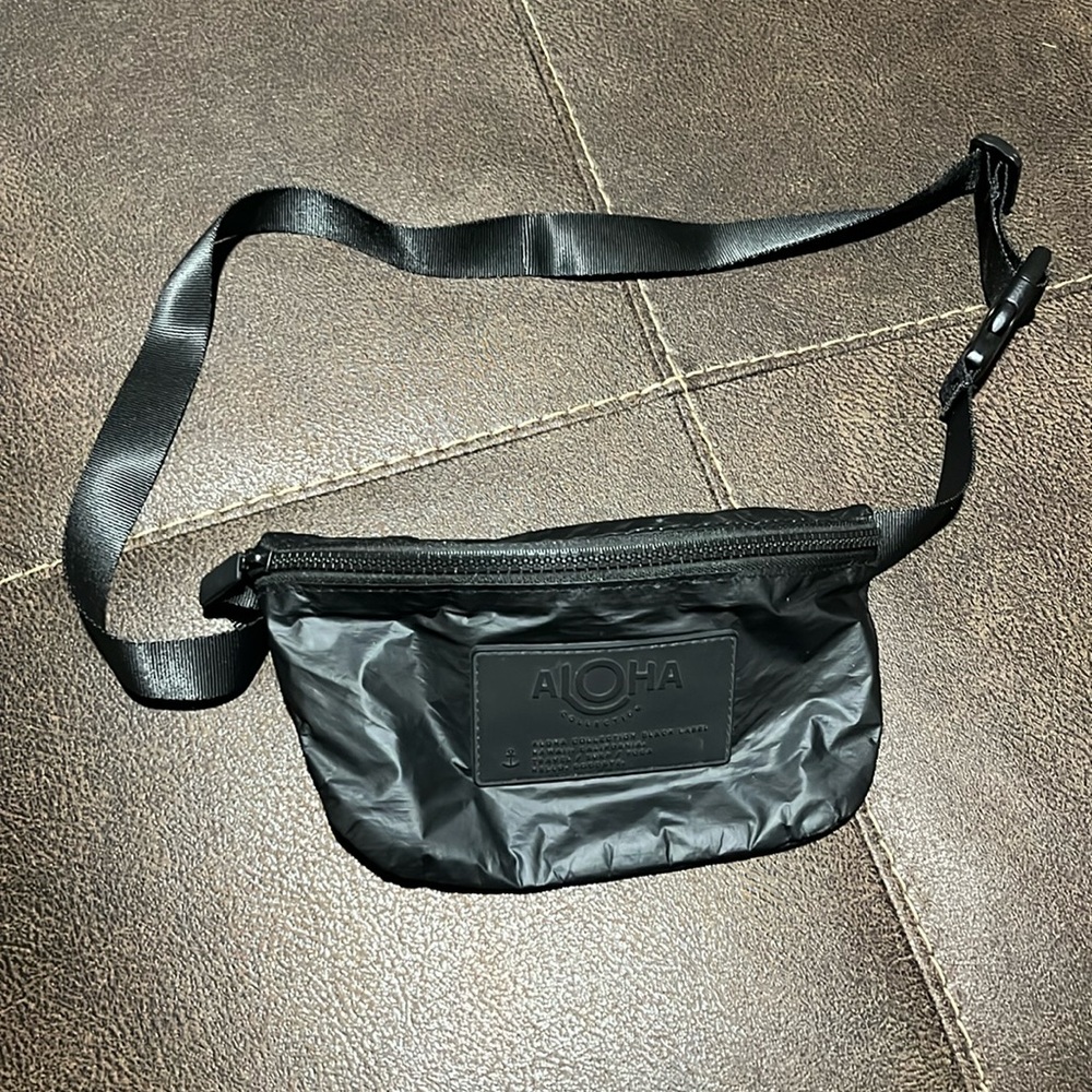 Aloha Black Hip Pack